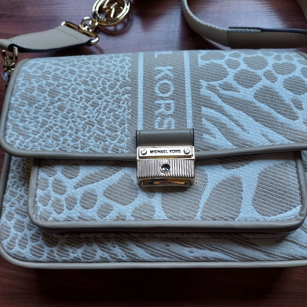 NWT Michael Kors Crossbody Purse - Picture 5 of 6